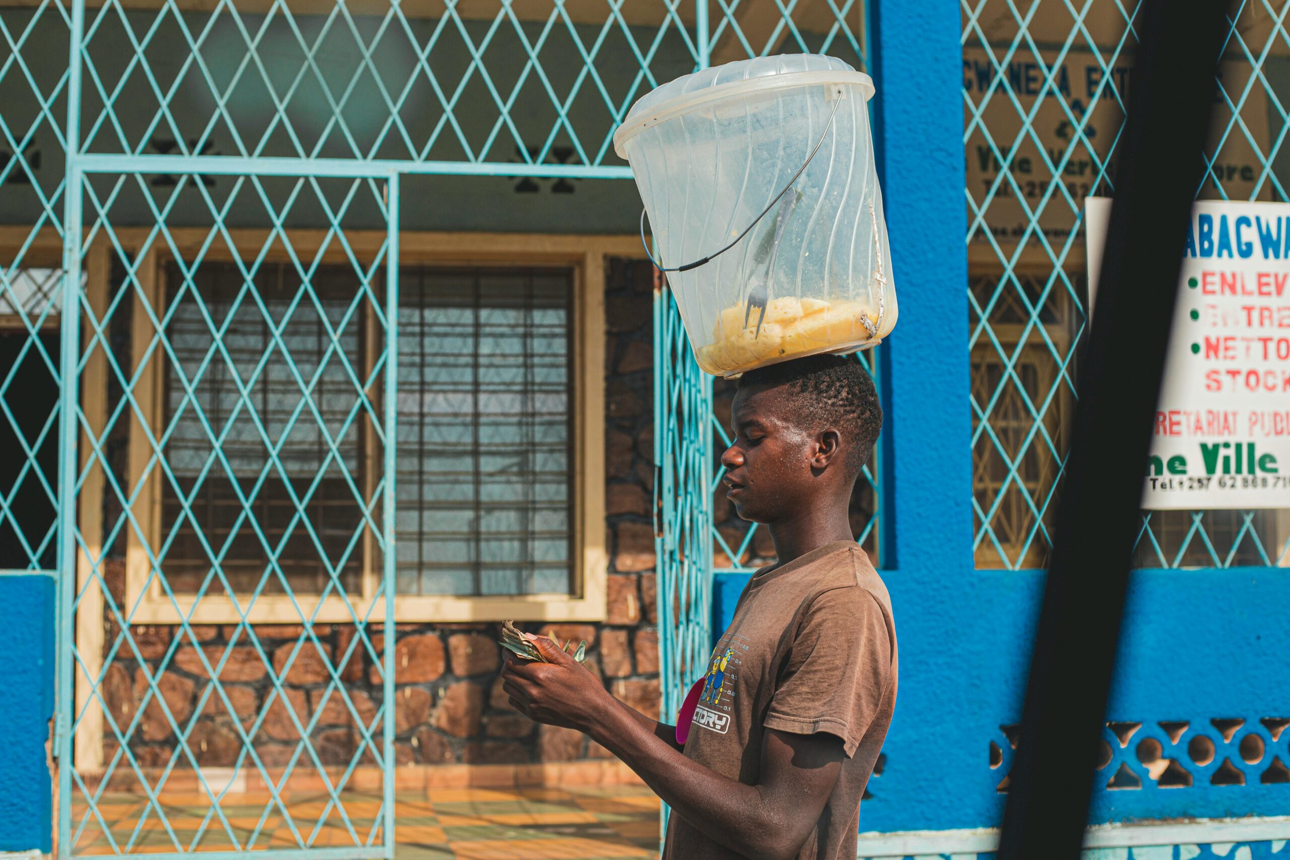 Kostenloses Stock Foto zu afrikanische kultur, afrikanischer mann, alltag