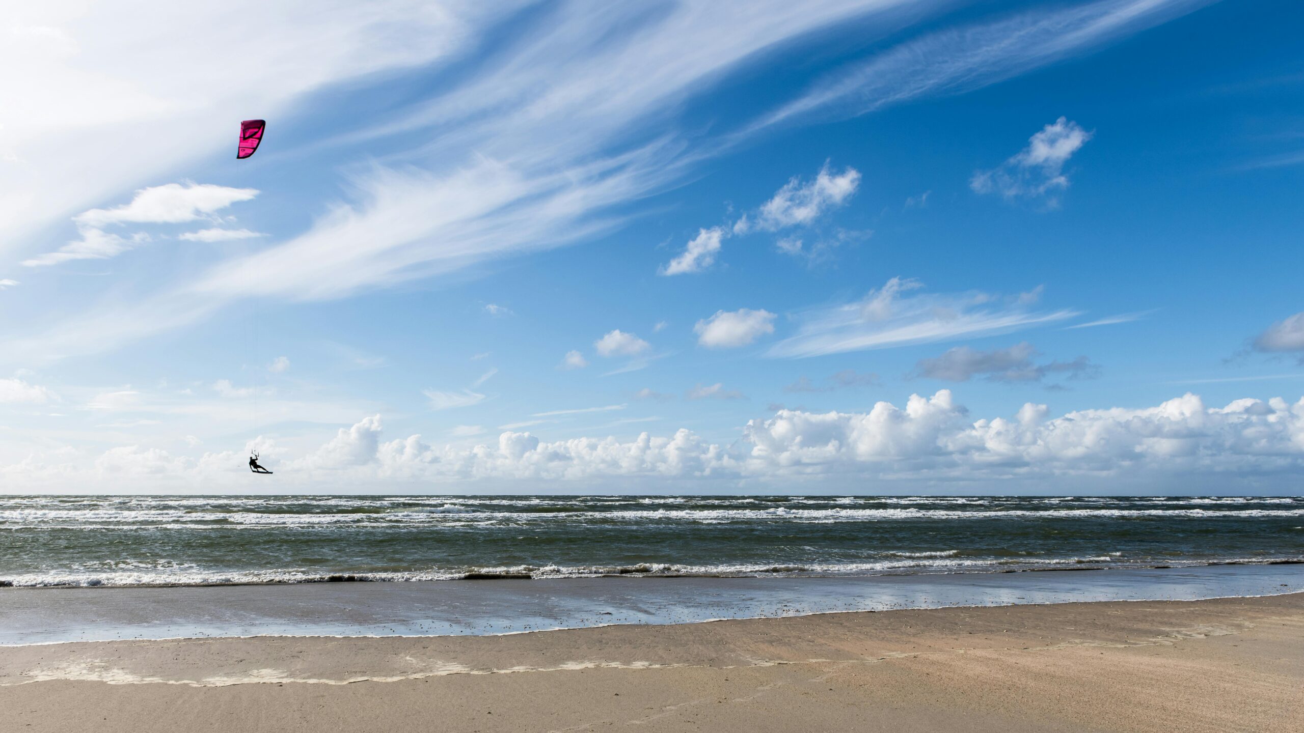 Kostenloses Stock Foto zu abgelegener strand, am strand, bauschige wolken