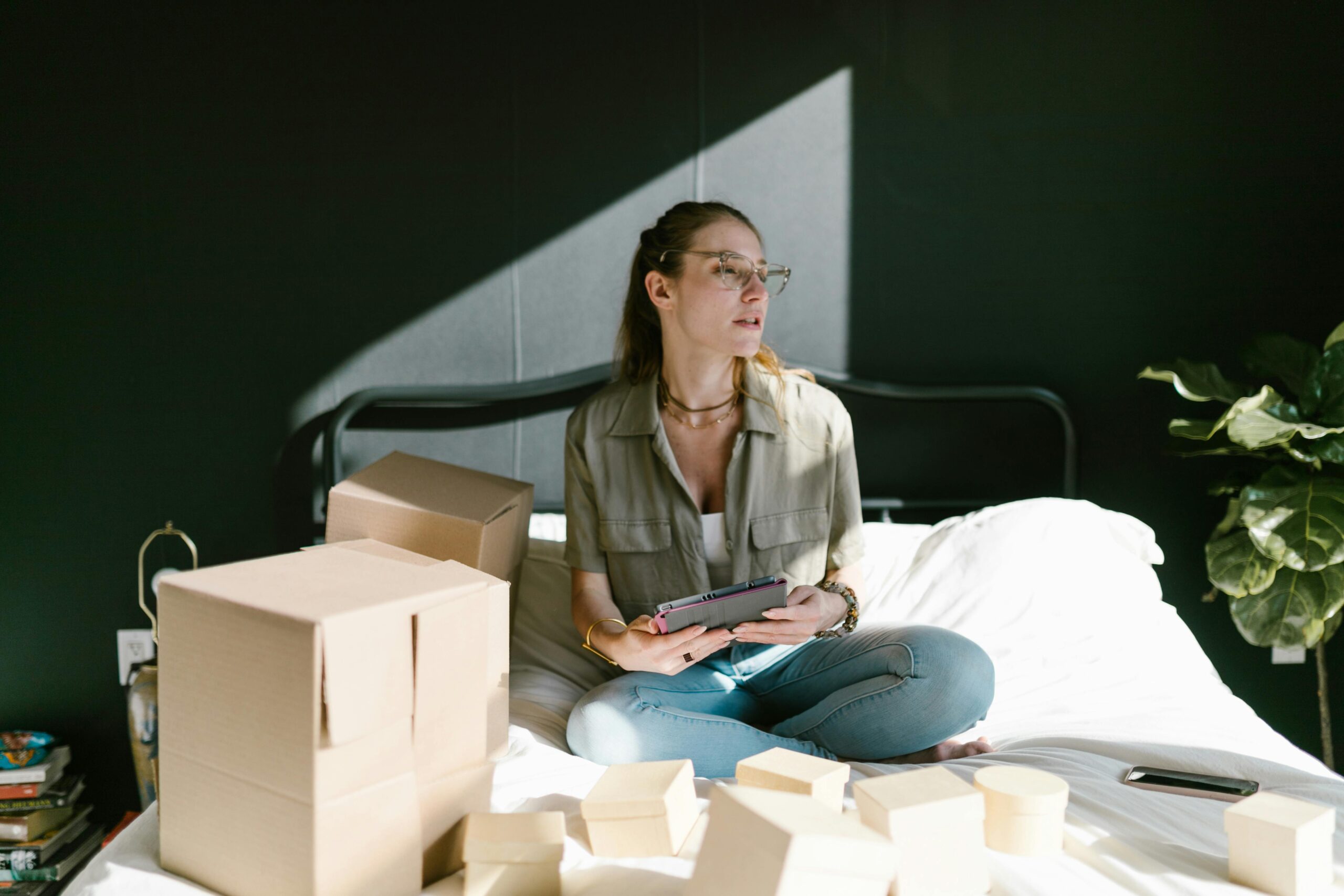 Kostenloses Stock Foto zu bett, business, digitalgerät