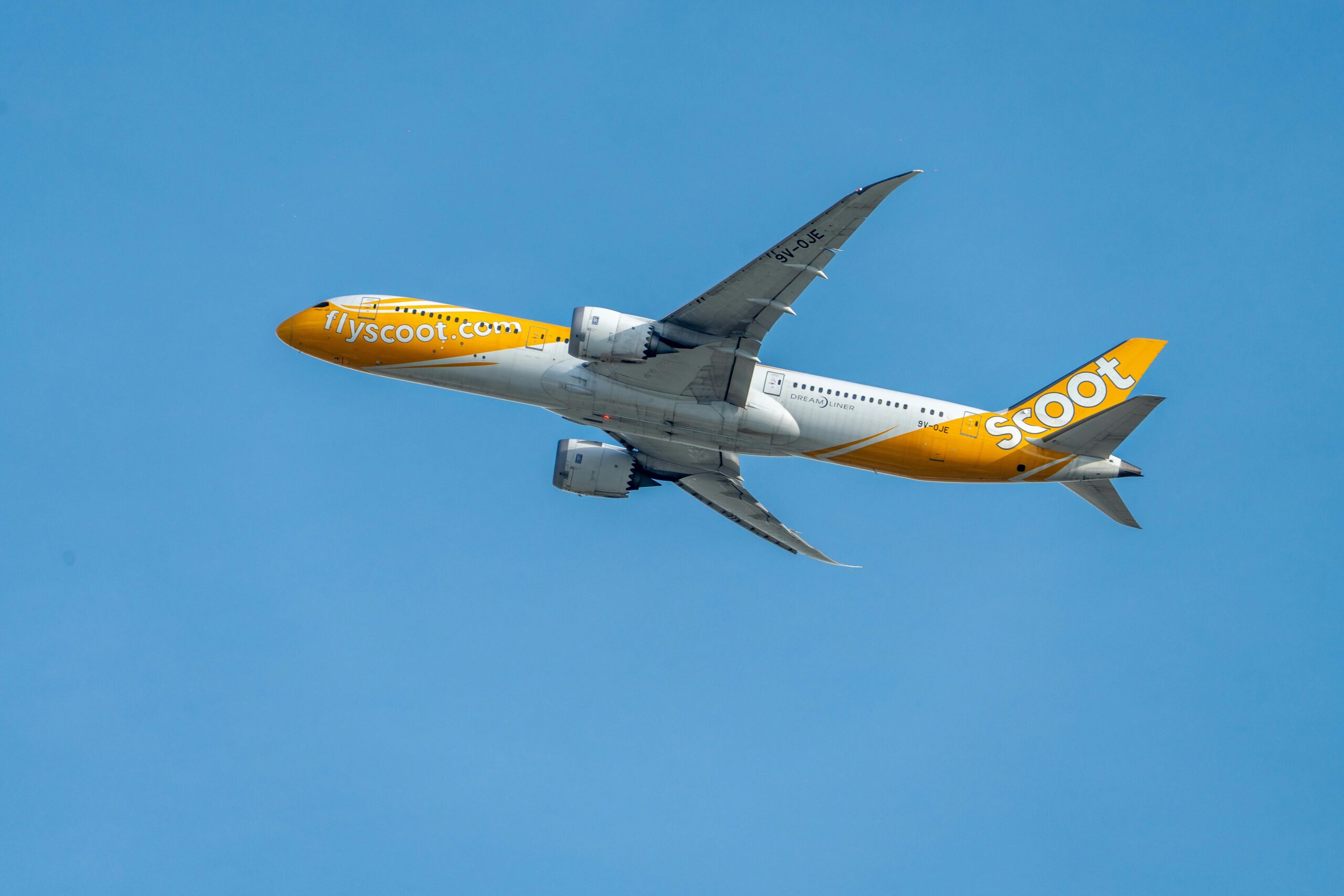 Kostenloses Stock Foto zu aerodynamisch, blauer himmel, boeing