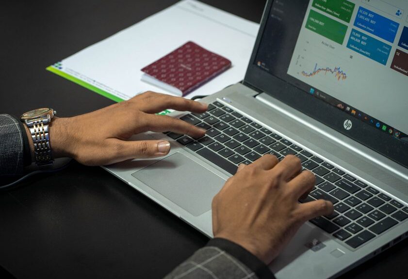 Online-Business & Side Hustles: Der praktische Leitfaden für deinen Start 2025